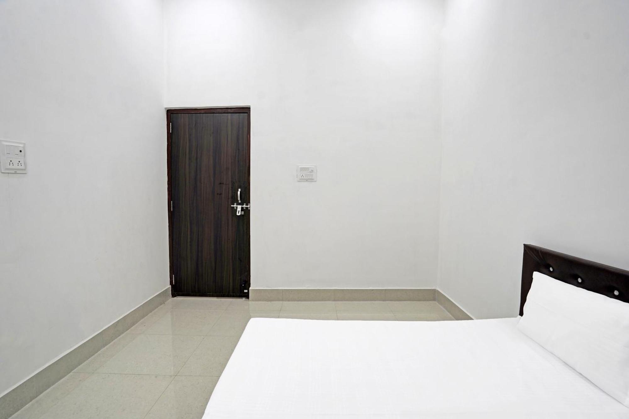 Hotel O Sky Touch Hotel Baghpat Exterior photo