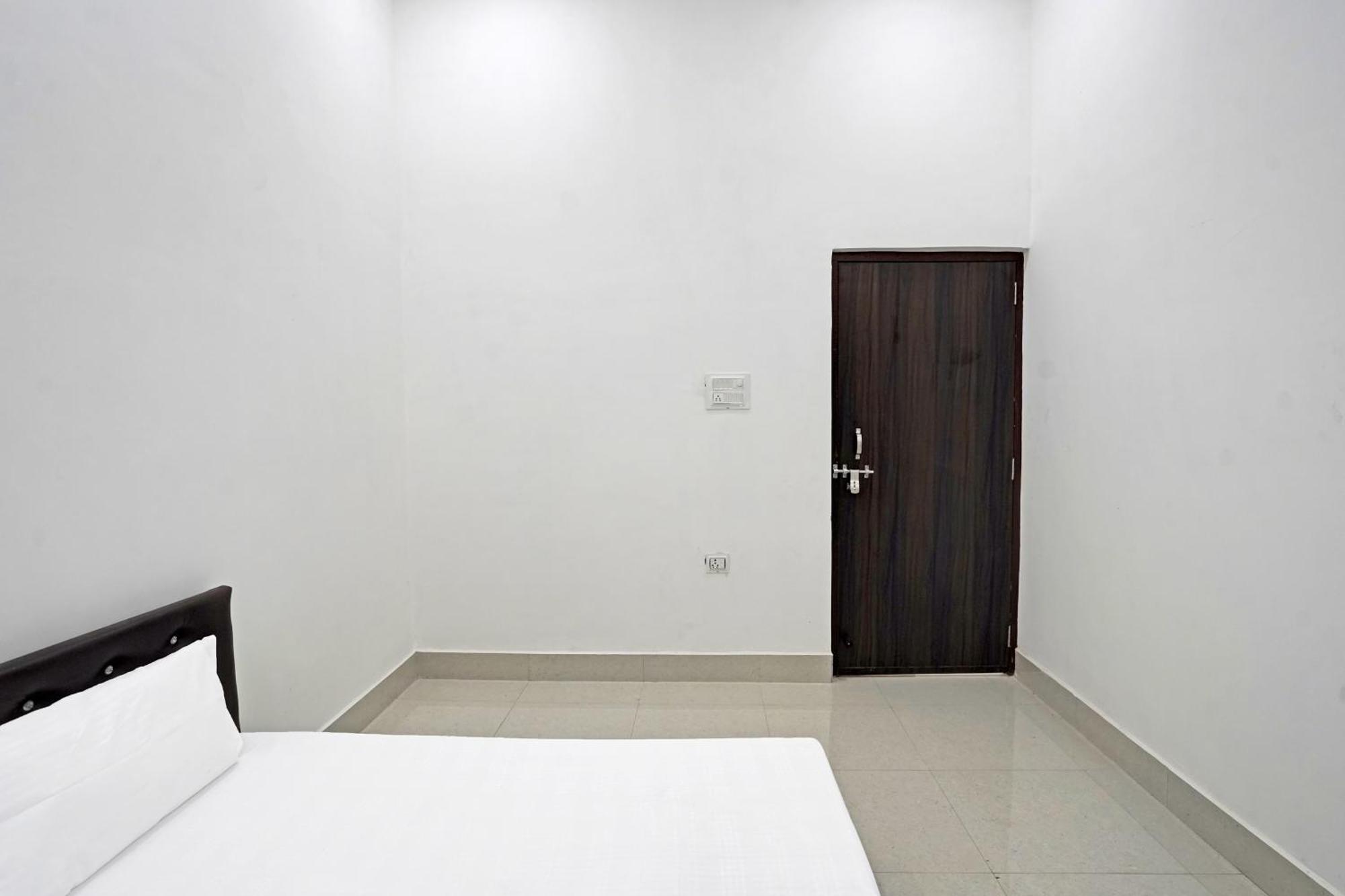 Hotel O Sky Touch Hotel Baghpat Exterior photo